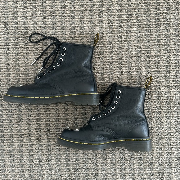 Dr Martens version of the Pascal sold in London only. Size 7 - Picture 3 of 5